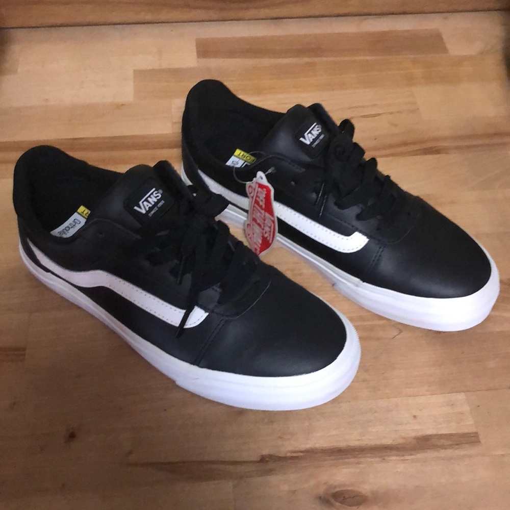 Women’s vans ward deluxe leather black size 8